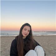 Estudiante de psicología con práctica como profesora particular de economía (1bachillerato).